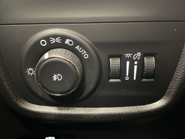 Photo of 2023 Diamond Black Crystal Pearlcoat Jeep Grand Cherokee L