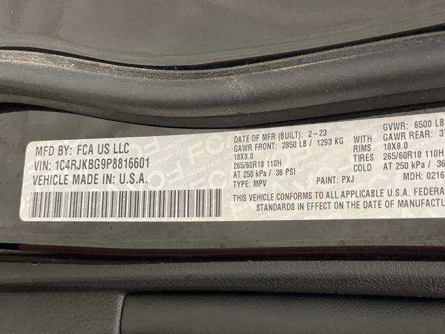 Photo of 2023 Diamond Black Crystal Pearlcoat Jeep Grand Cherokee L