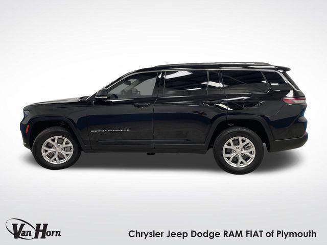 Photo of 2023 Diamond Black Crystal Pearlcoat Jeep Grand Cherokee L
