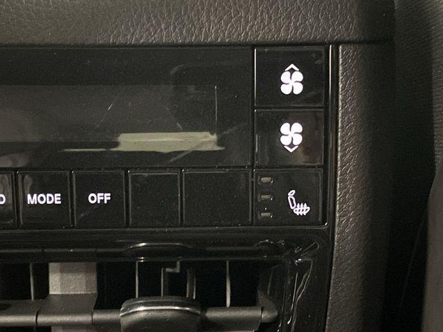 Photo of 2023 Diamond Black Crystal Pearlcoat Jeep Grand Cherokee L