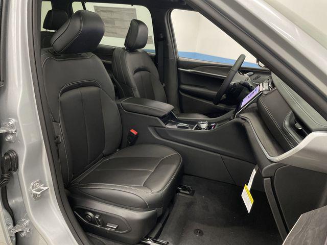 Photo of 2025 Silver Zynith Jeep Grand Cherokee L