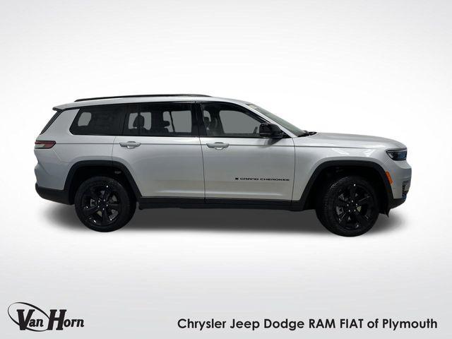 Photo of 2025 Silver Zynith Jeep Grand Cherokee L