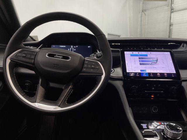 Photo of 2025 Silver Zynith Jeep Grand Cherokee L