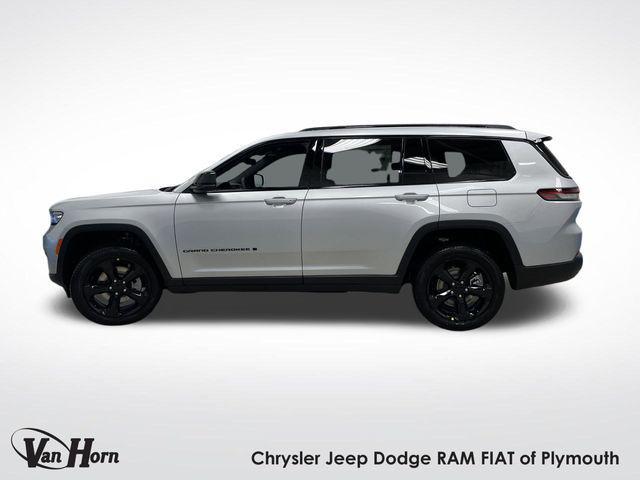 Photo of 2025 Silver Zynith Jeep Grand Cherokee L