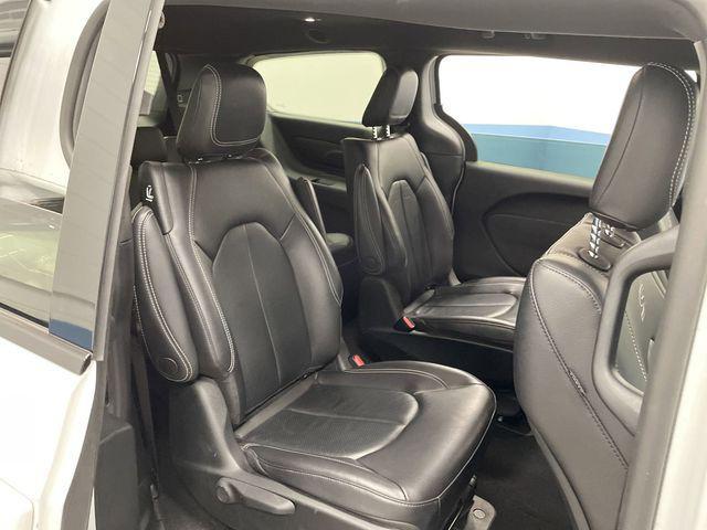 Photo of 2022 Bright White Clearcoat Chrysler Pacifica Hybrid