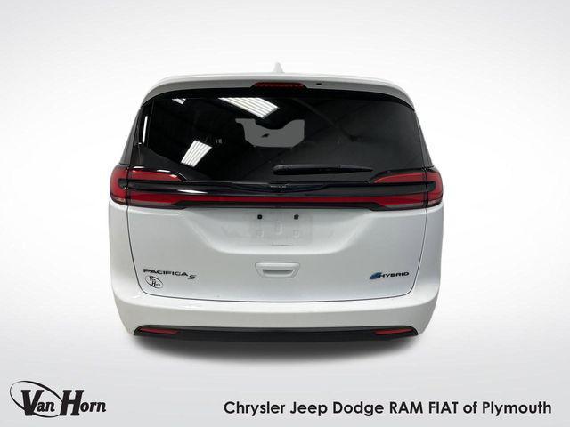 Photo of 2022 Bright White Clearcoat Chrysler Pacifica Hybrid