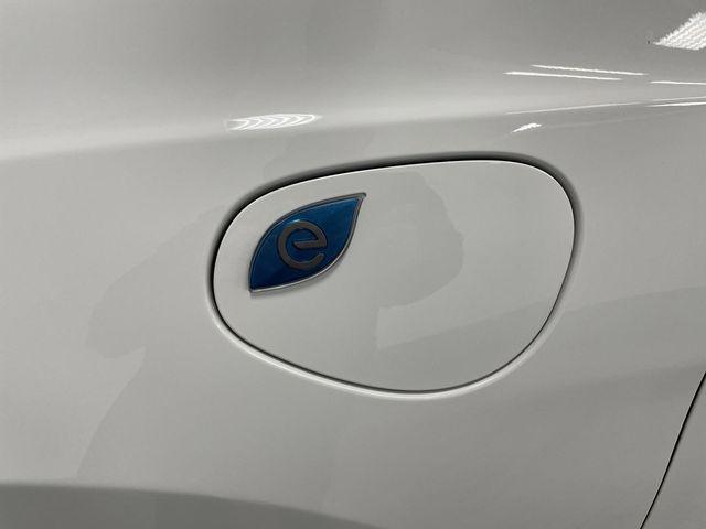 Photo of 2022 Bright White Clearcoat Chrysler Pacifica Hybrid