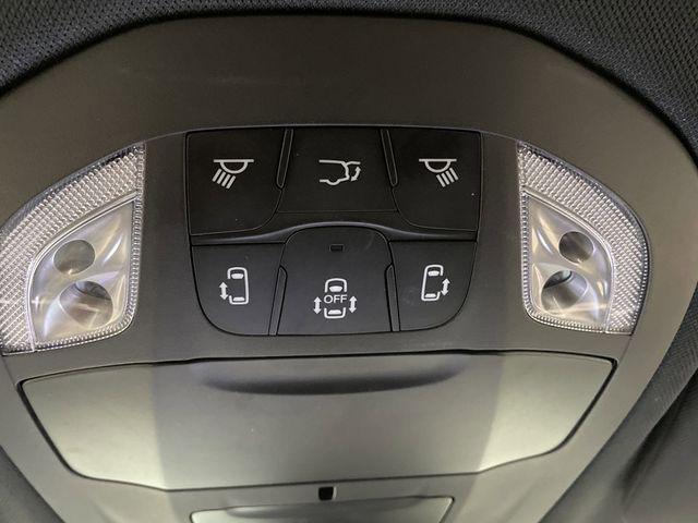 Photo of 2022 Bright White Clearcoat Chrysler Pacifica Hybrid