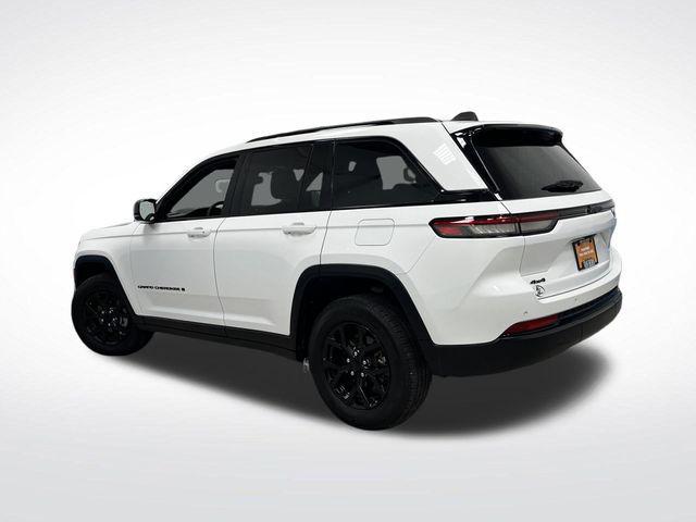 Photo of 2024 Bright White Clearcoat Jeep Grand Cherokee