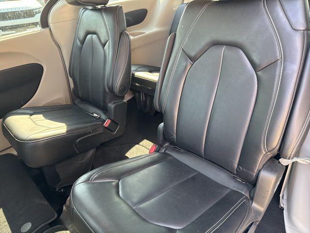 Photo of 2023 Bright White Clearcoat Chrysler Pacifica