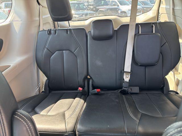 Photo of 2023 Bright White Clearcoat Chrysler Pacifica