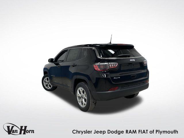 Photo of 2025 Diamond Black Crystal Pearlcoat Jeep Compass