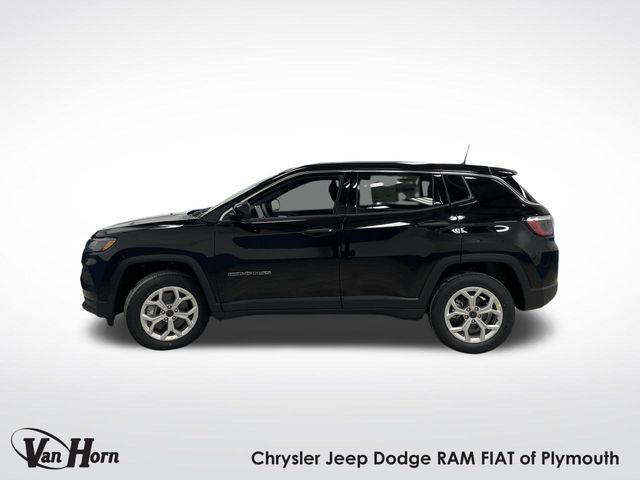 Photo of 2025 Diamond Black Crystal Pearlcoat Jeep Compass
