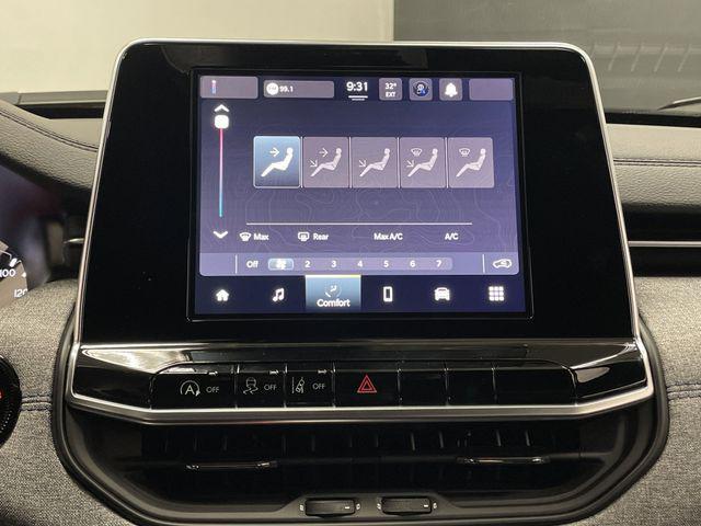 Photo of 2025 Diamond Black Crystal Pearlcoat Jeep Compass