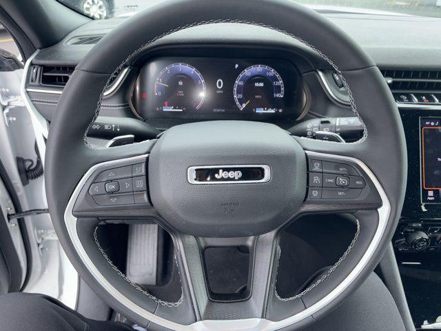 Photo of 2024 Bright White Clearcoat Jeep Grand Cherokee