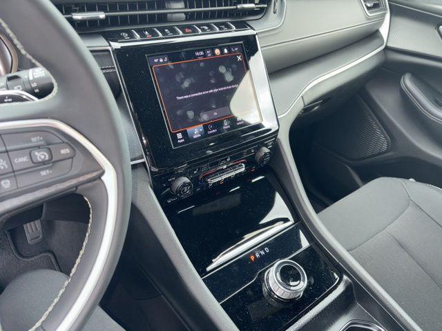 Photo of 2024 Bright White Clearcoat Jeep Grand Cherokee