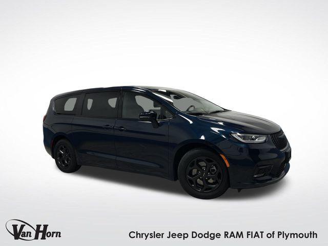 Photo of 2022 Fathom Blue Pearlcoat Chrysler Pacifica Hybrid