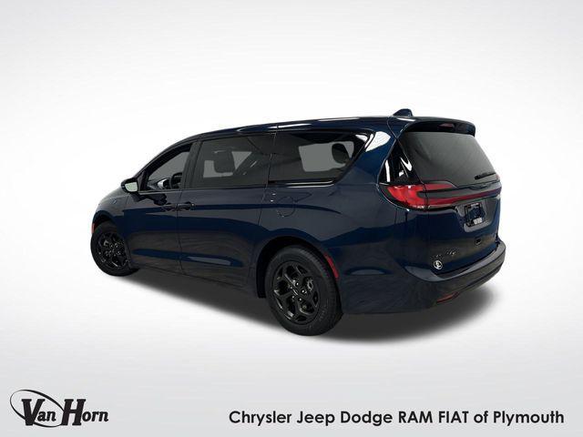 Photo of 2022 Fathom Blue Pearlcoat Chrysler Pacifica Hybrid