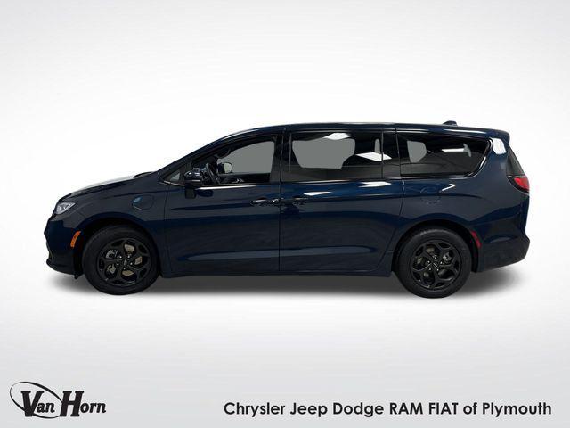 Photo of 2022 Fathom Blue Pearlcoat Chrysler Pacifica Hybrid