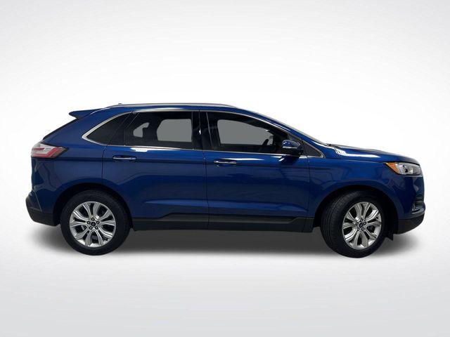 Photo of 2020 Blue Metallic Ford Edge