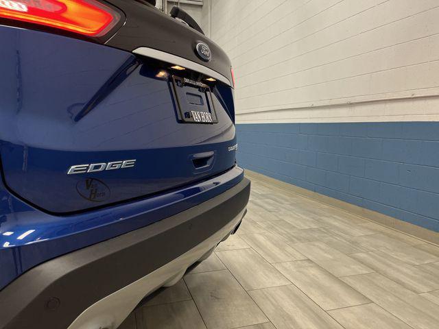 Photo of 2020 Blue Metallic Ford Edge