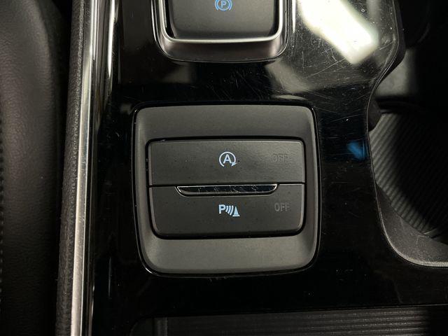 Photo of 2020 Blue Metallic Ford Edge