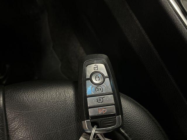 Photo of 2020 Blue Metallic Ford Edge