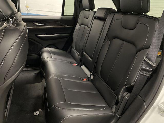 Photo of 2025 Bright White Clearcoat Jeep Grand Cherokee
