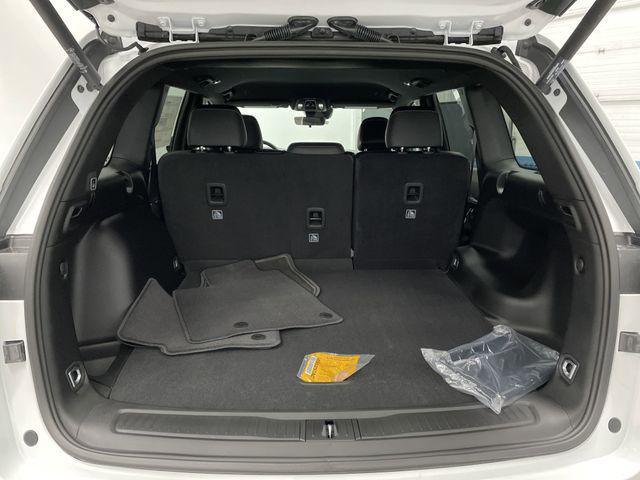 Photo of 2025 Bright White Clearcoat Jeep Grand Cherokee
