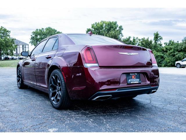 Photo of 2019 Velvet Red Pearlcoat Chrysler 300