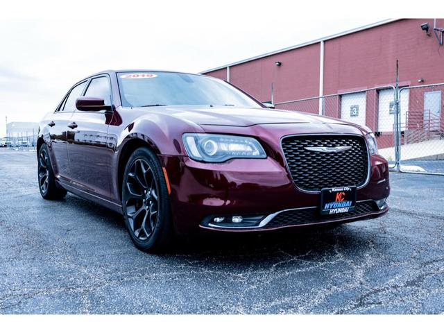 Photo of 2019 Velvet Red Pearlcoat Chrysler 300