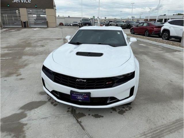 Photo of 2023 Summit White Chevrolet Camaro