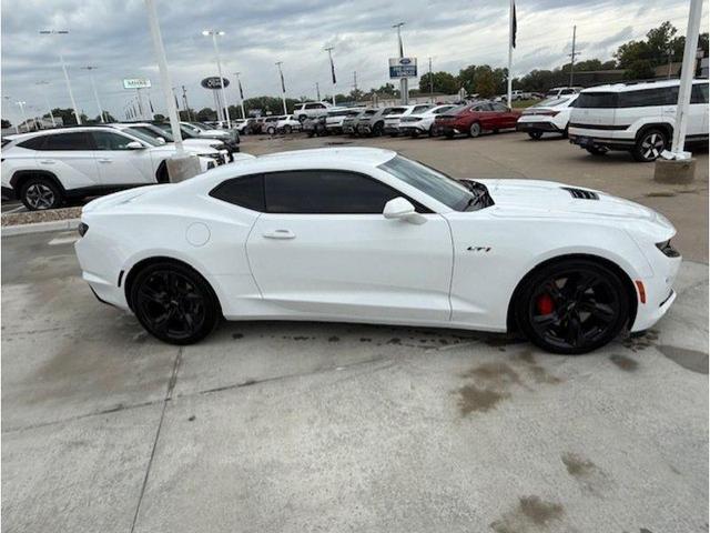 Photo of 2023 Summit White Chevrolet Camaro