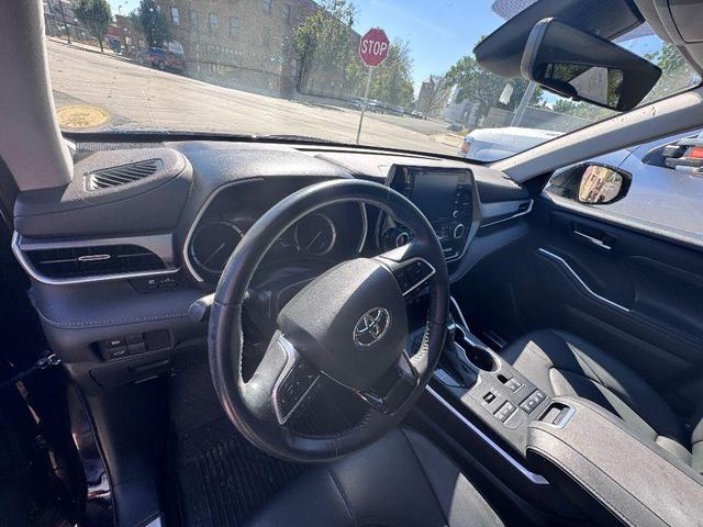 Photo of 2021 Opulent Amber Toyota Highlander