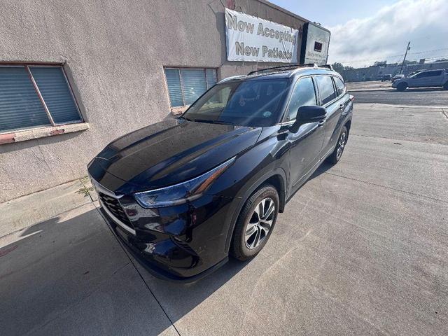 Photo of 2021 Opulent Amber Toyota Highlander