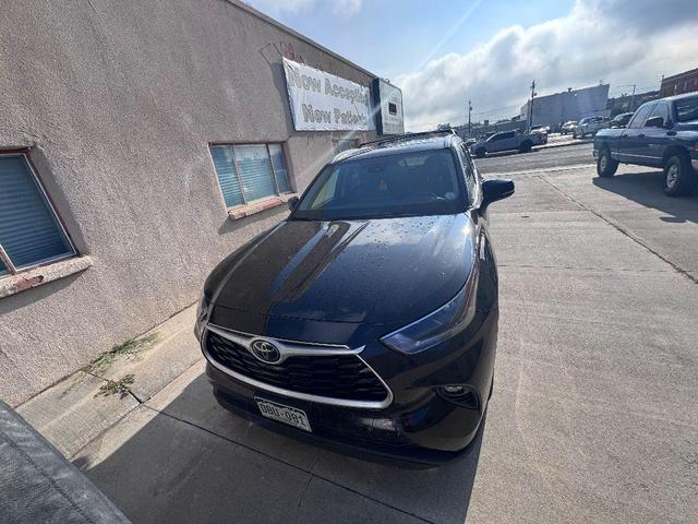 Photo of 2021 Opulent Amber Toyota Highlander