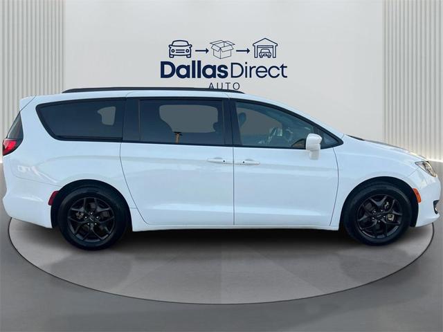 Photo of 2018 Bright White Clearcoat Chrysler Pacifica