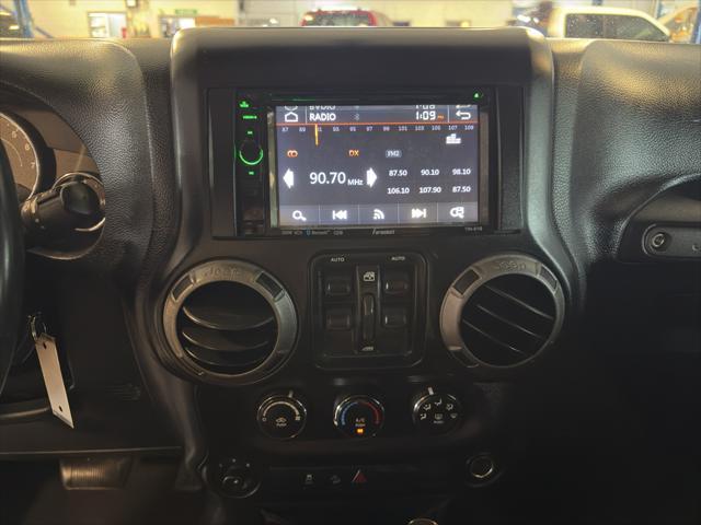 Photo of 2011 Black Clearcoat Jeep Wrangler Unlimited
