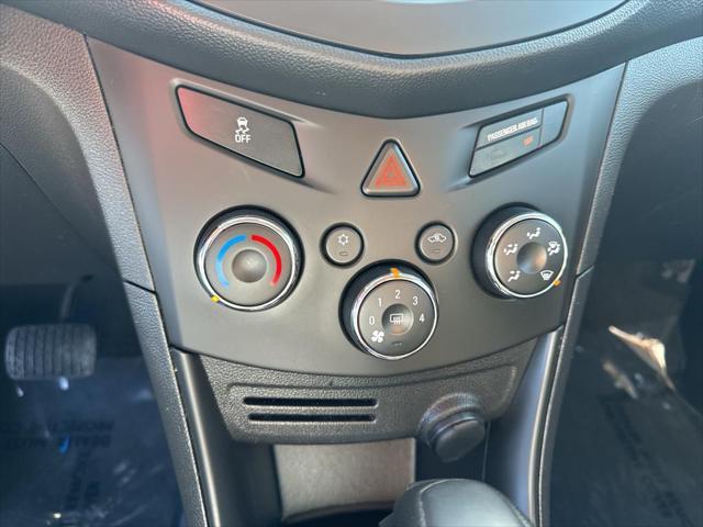 Photo of 2015 Blue Chevrolet Trax