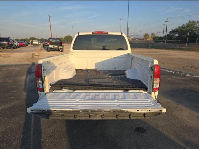 Photo of 2018 Glacier White Nissan Frontier