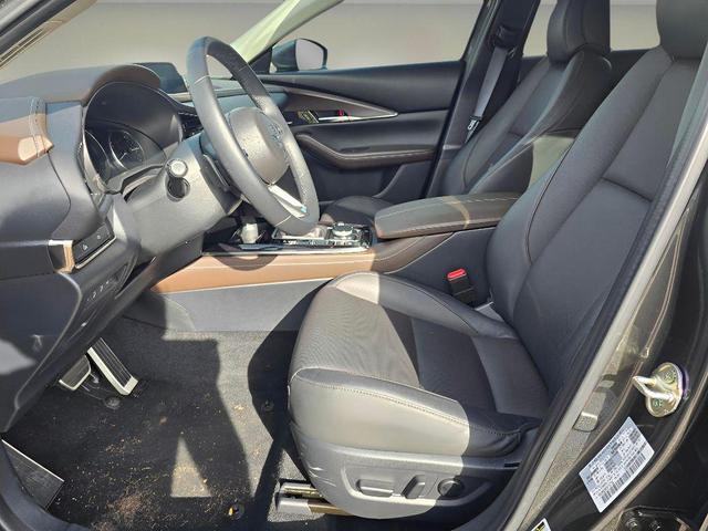Photo of 2025 Gray Mazda CX-30