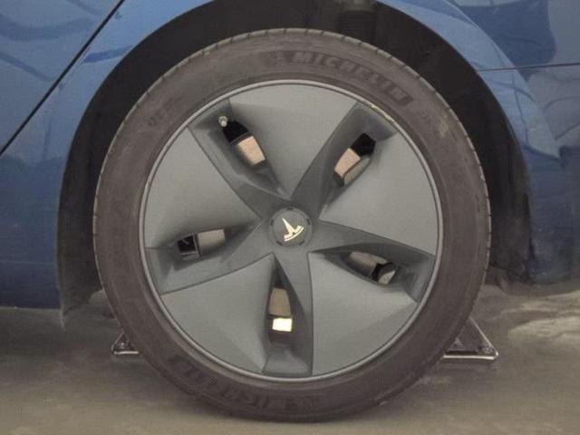Photo of 2018 Deep Blue Metallic Tesla Model 3