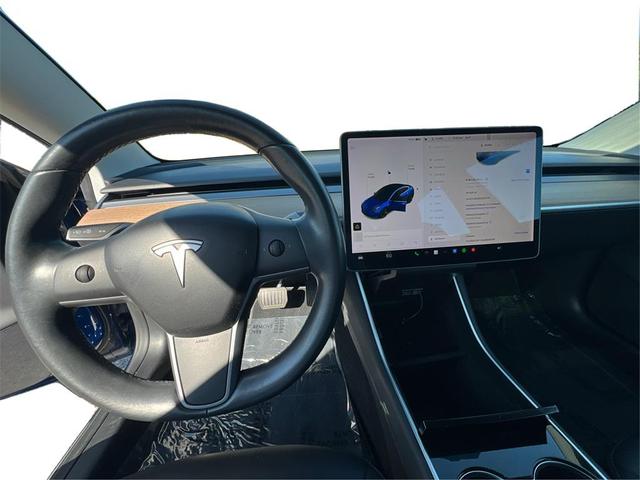 Photo of 2018 Deep Blue Metallic Tesla Model 3