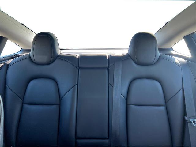 Photo of 2018 Deep Blue Metallic Tesla Model 3