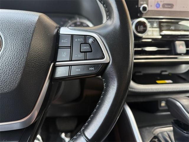 Photo of 2023 Black Toyota Highlander