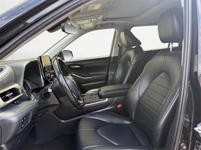 Photo of 2023 Black Toyota Highlander