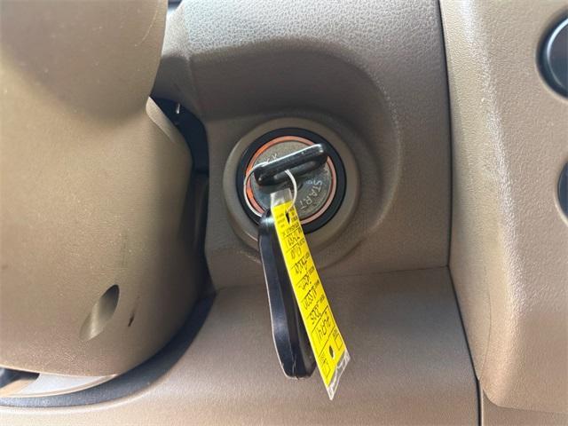 Photo of 2005 Silver Lightning Metallic Nissan Pathfinder