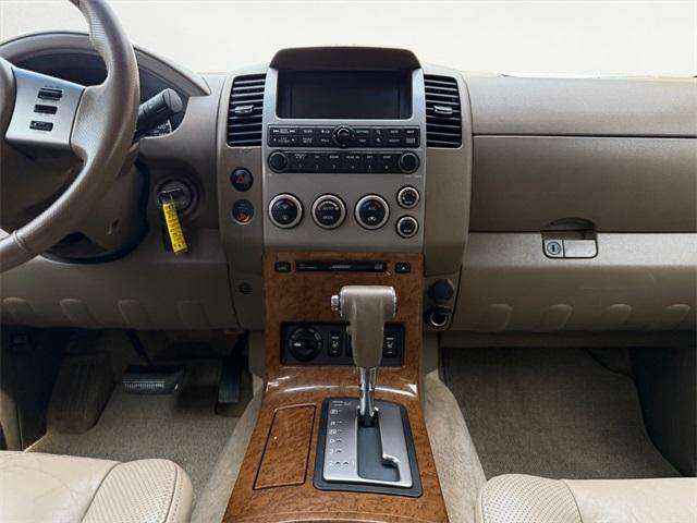 Photo of 2005 Silver Lightning Metallic Nissan Pathfinder
