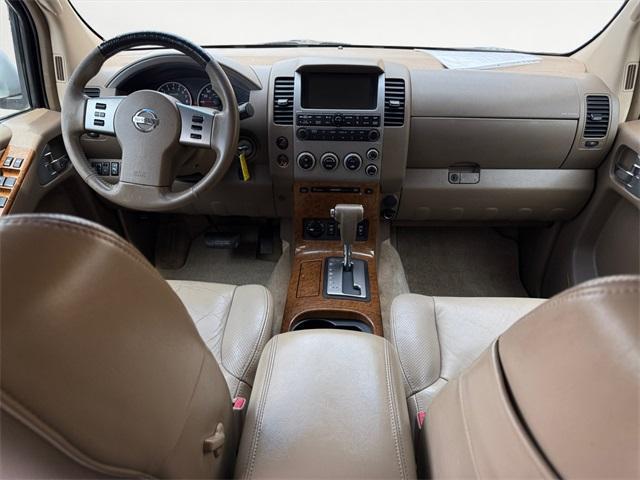 Photo of 2005 Silver Lightning Metallic Nissan Pathfinder