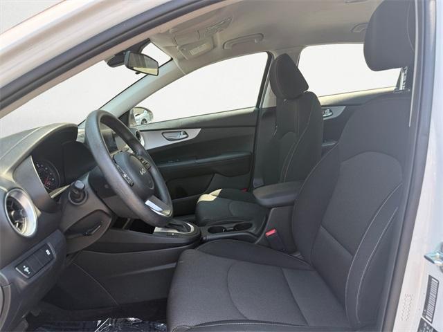 Photo of 2022 Snow White Pearl Kia Forte